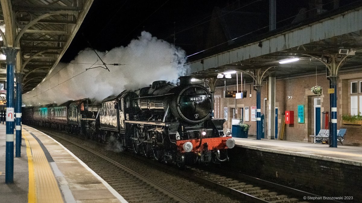 A pair of Black 5s storming through Penrith station at 22.35 last night. On their way back to Carnforth, having spent the last few months working the @westcoastrail Jacobite service from Fort William to Mallaig. #Penrith #EdenValley #Cumbria