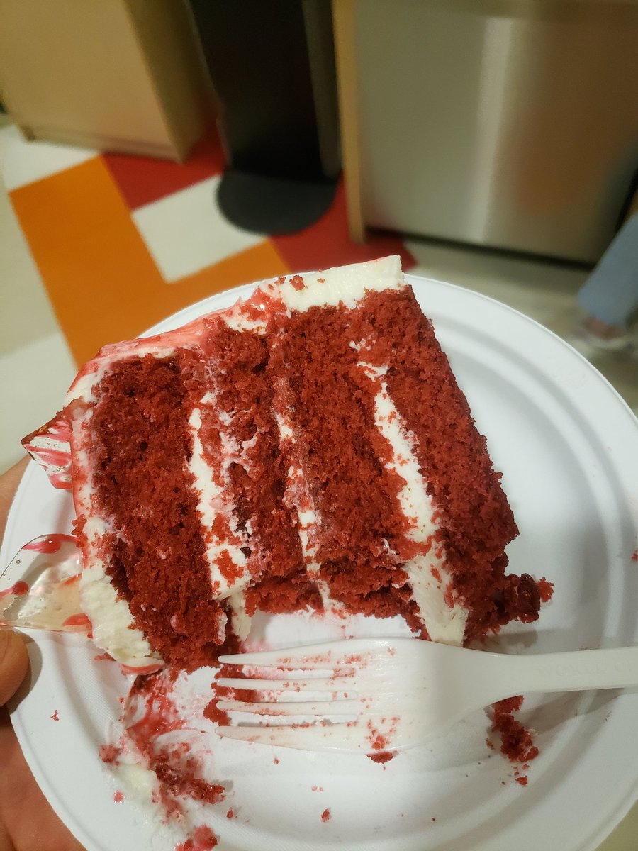 FluoridaMan's tweet photo. Happy Halloween! To celebrate, I made a red velvet cake with (edible) blood and glass!  #chemistswhobake #chemistswhocook https://t.co/agLSXj1fVv