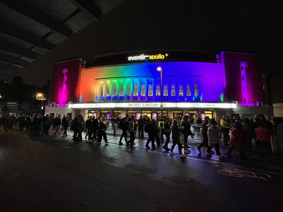 'Unbelievable' queues outside Hammersmith Apollo for two guys talking history. #powerofpodcasts  #RIHLive