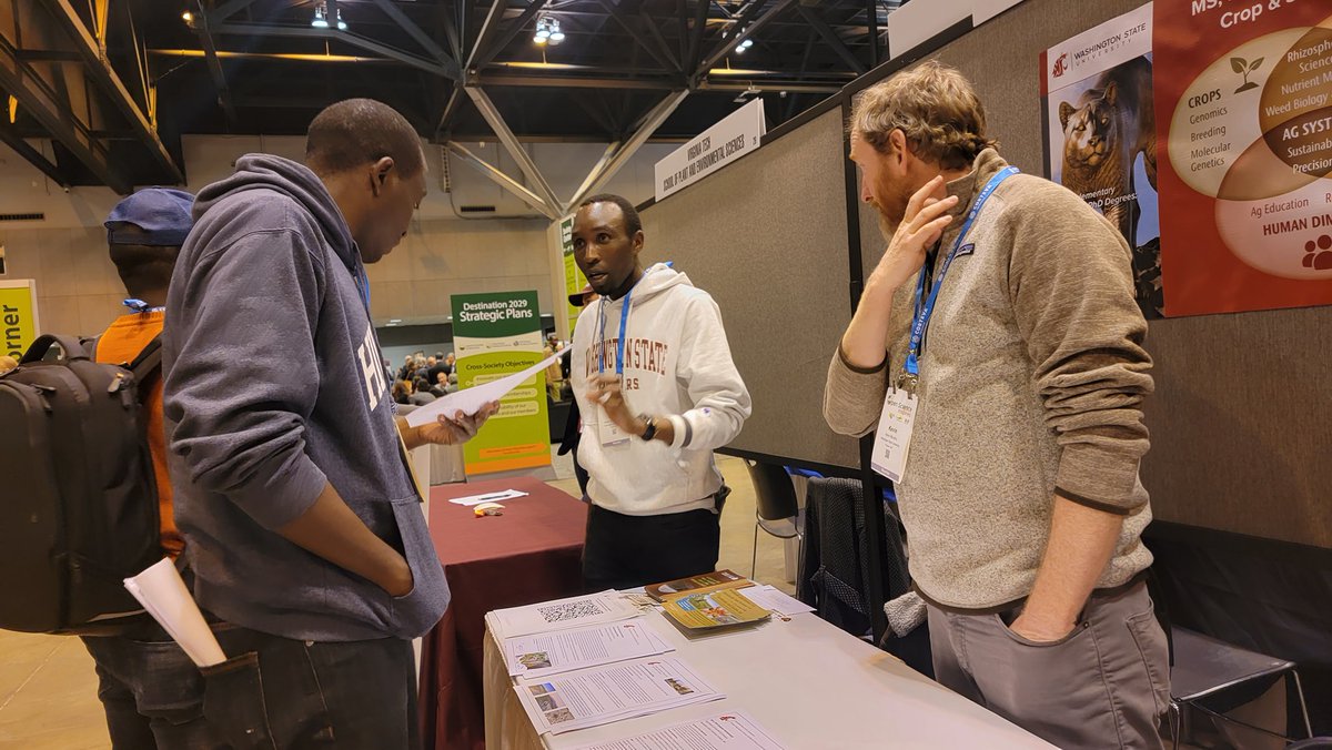SeedSystemsLab's tweet image. Sustainable Seed Systems Lab members tabling at the 2023 ASA, CSSA, SSSA Annual Meeting in St Louis, MO 
#WSU #GoCougs #ACSmtg
@wsucahnrs

@ondayiramije5
#GoCougs #WSU #ACSmtg