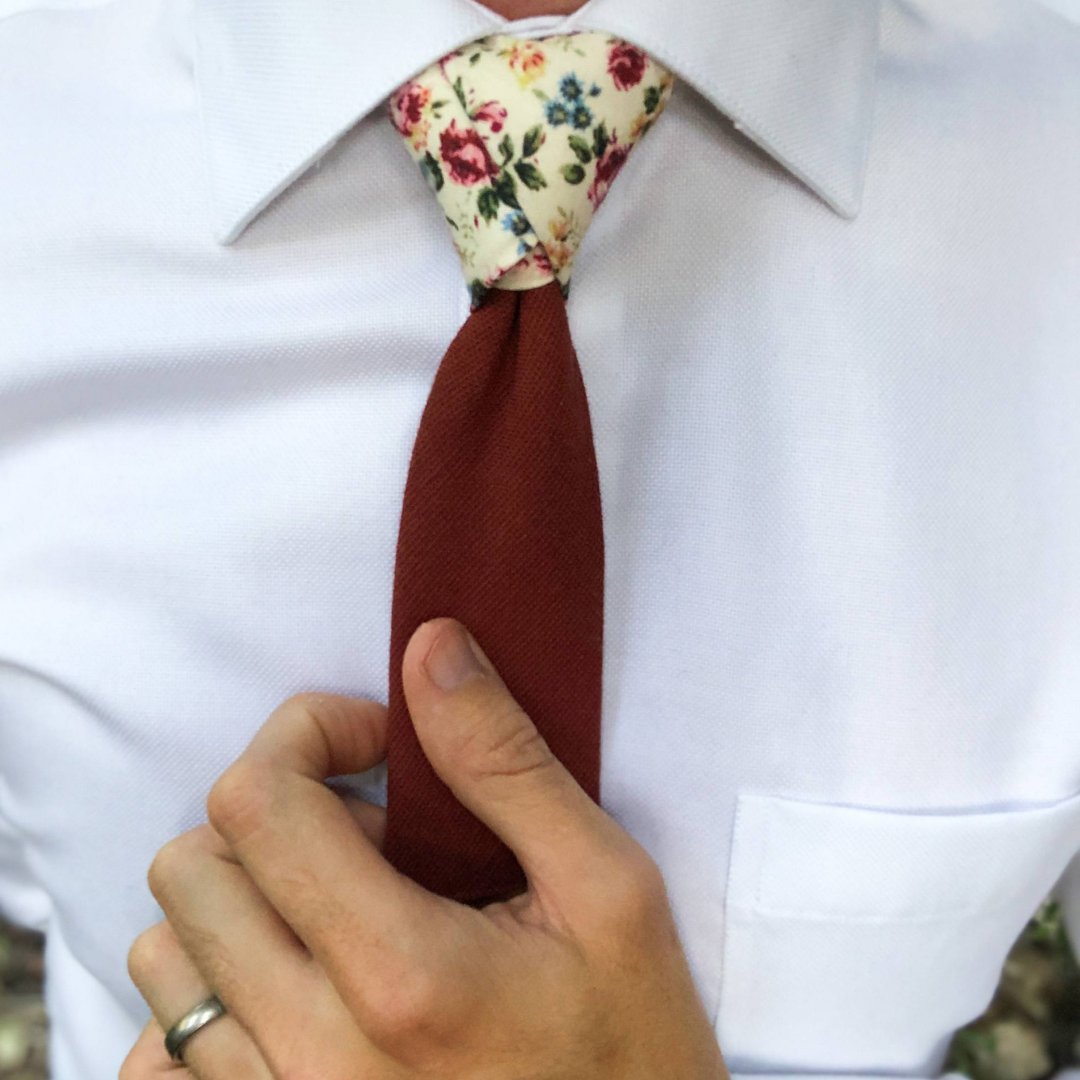 Your Style, Your Way: The Duality Bloom Men's Tie offers you the choice to be classic or bold. Which side are you on today? 🌹👔 #ChooseYourStyle #MensFashion #ties #tie #necktie #neckties #floralties #floraltie #weddingtie #weddingties #burgundytie #groomsmentie #groomstie #mens