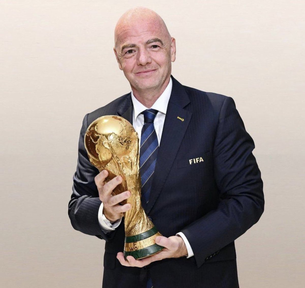 NewsNow4KSA's tweet photo. قوة الملف السعودي الواعد والطموح جعلت رئيس الفيفا يُقدّم موعد الإعلان عن البلد المُضيف من عام 2024 إلى اليوم .

#كاس_العالم_2034_في_السعودية https://t.co/5G25qh9DHc