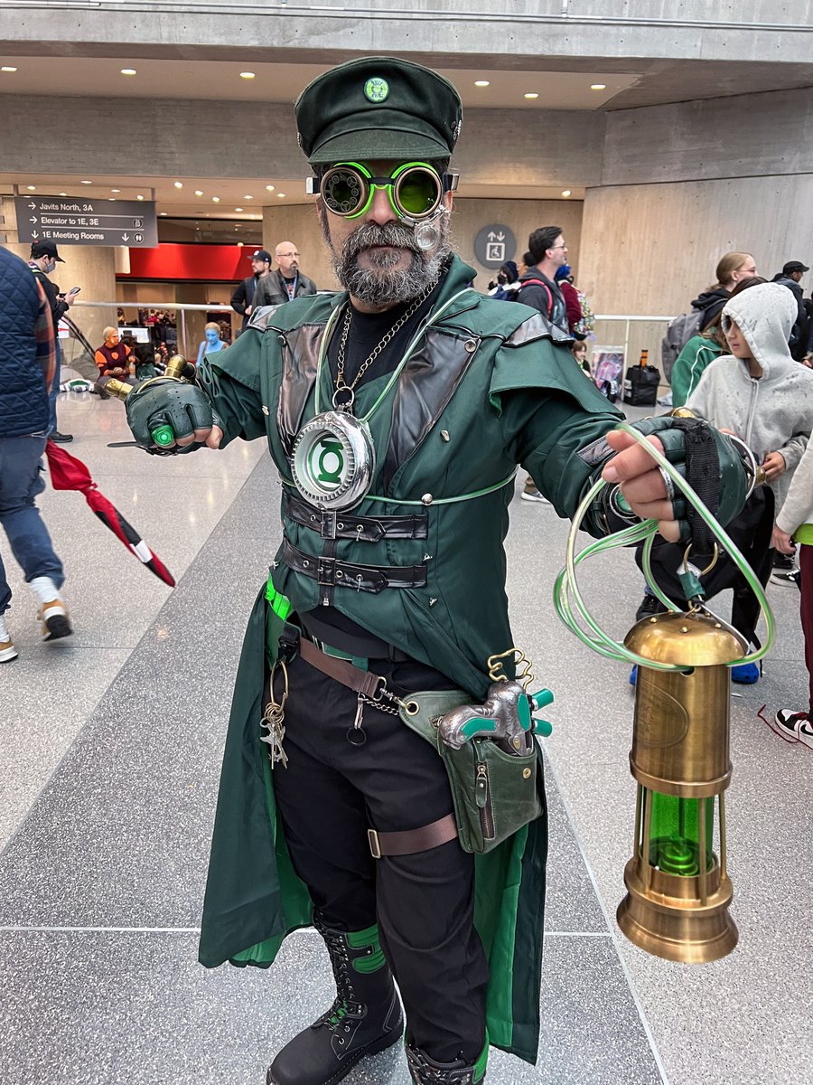 Steampunk Green Lantern cosplay at New York Comic Con 2023 

#GreenLantern #SteampunkGreenLantern #GreenLanternCosplay #SteampunkGreenLanternCosplay #SteampunkCosplay #Cosplay #NYCC #NYCC2023 #NewYorkComicCon