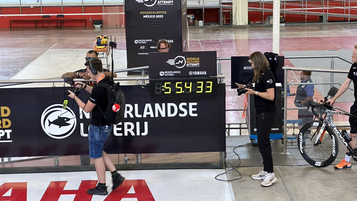 Unofficially a new <a href="/UCI_cycling/">UCI</a> track 1KM world record.