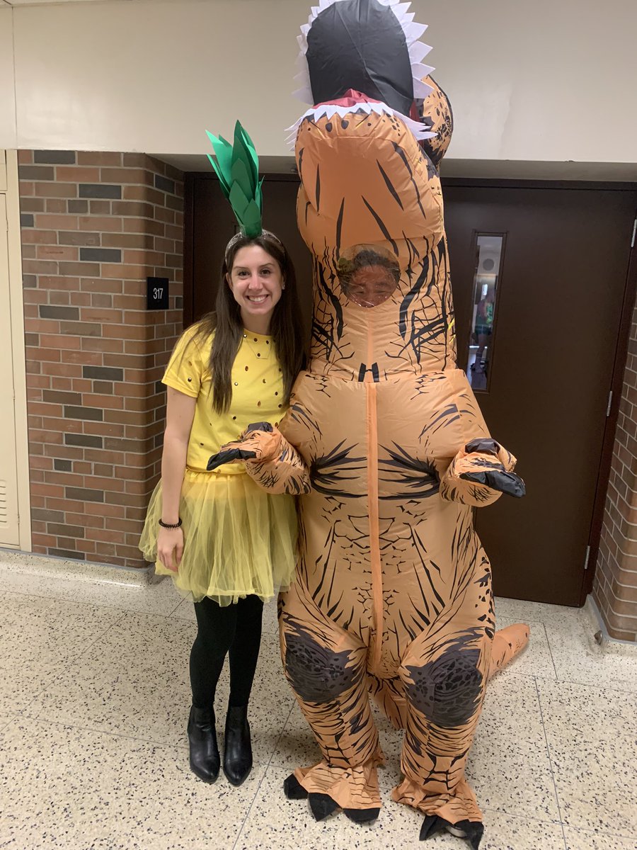 Happy Halloween from Ms.Kim &amp; I 🍍 🦖