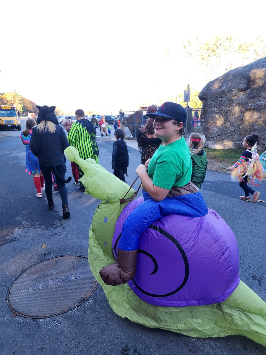 kgillett_hdes's tweet photo. Happy Halloween! We had a great time participating in the Halloween Parade this morning. Each student also got a free book from RIF! ๐๐#HDESPride https://t.co/vidx31u58k