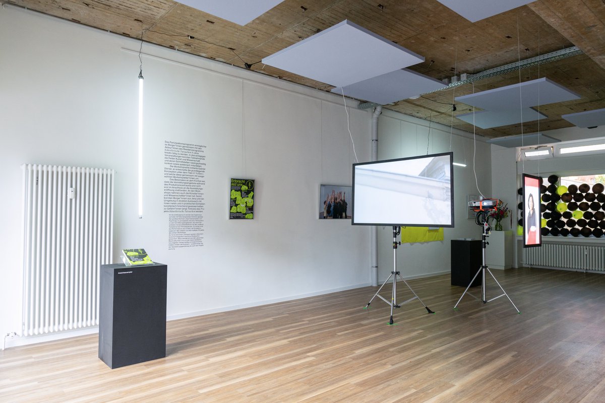 Gabriel Dörner 🌻 (@doerner_gabriel) on Twitter photo One year after having the workshops, I presented the #kTFellows project as part of my master's degree at #PulsHildesheim.
In the exhibition room, the results of the workshops were shown on two frames covered with foil, as they had already been exhibited at <a href="/KTatsachen/">kuenstlerische_tatsachen</a> 2022. One year after having the workshops, I presented the #kTFellows project as part of my master's degree at #PulsHildesheim.
In the exhibition room, the results of the workshops were shown on two frames covered with foil, as they had already been exhibited at <a href="/KTatsachen/">kuenstlerische_tatsachen</a> 2022.