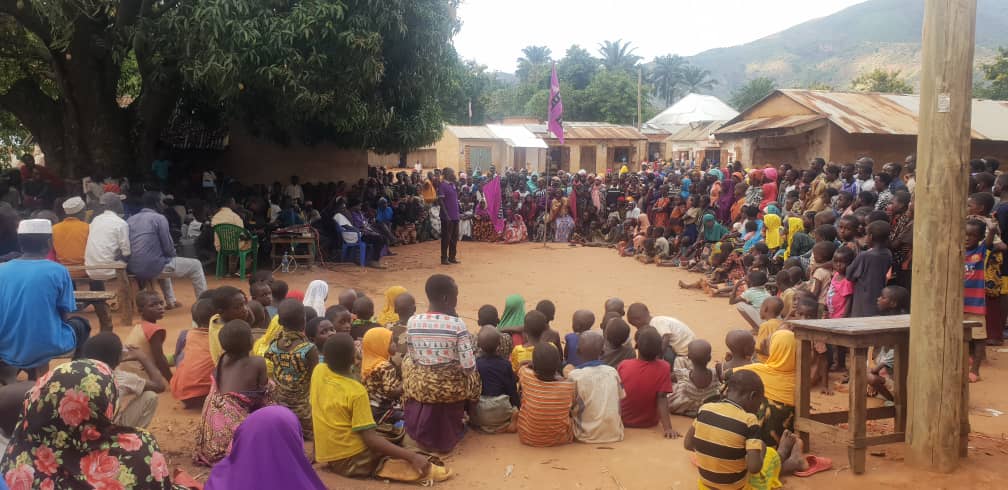 ntakije_iddy's tweet photo. Leo Tar 31 /10/202 Waziri Kivuli Wa Mifugo na Uvuvi Bi @kizamayeye_ Ameendelea na Ziara ya Ujenzi Wa chama ktk Jimbo la kigoma Kaskazini,Kwa Kufanya mkutano Wa Hadhara Kata Ya #BUGAMBA
@ACTwazalendo
#TheFutueIsPurple
#ACTkiganjani
#TaifaLaWote #MaslahiYaWote https://t.co/8DZFD3gEGQ