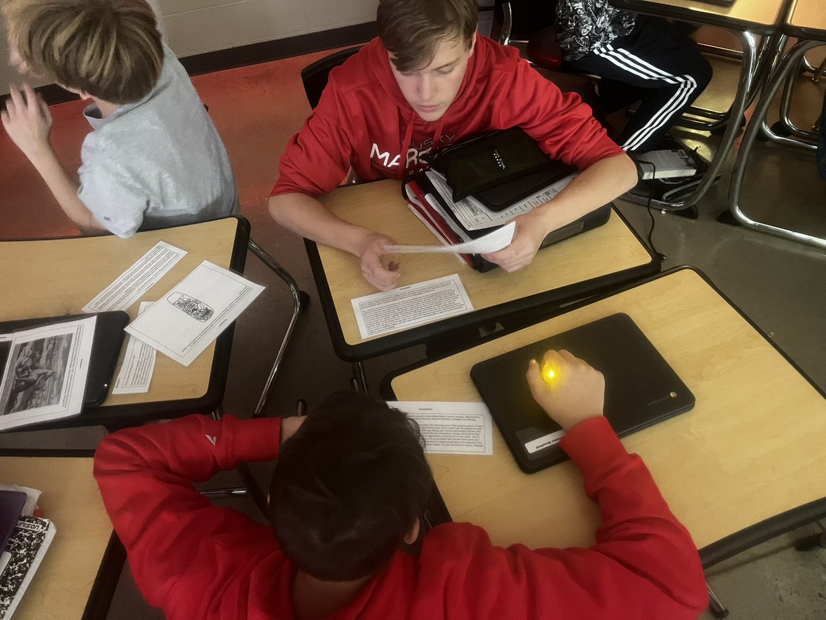 CaptainKirkdawg's tweet image. Great time in Kirkdawg Castle this All Hallows Eve! AP and General World History students all working on source bucketing and thesis writing! 

#halloween #allhallowseve #historyclass #whap #worldhistory #sschat #hauntedclassroom