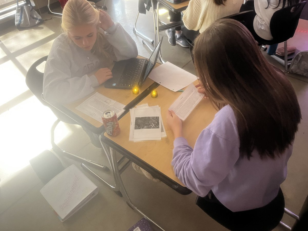 CaptainKirkdawg's tweet image. Great time in Kirkdawg Castle this All Hallows Eve! AP and General World History students all working on source bucketing and thesis writing! 

#halloween #allhallowseve #historyclass #whap #worldhistory #sschat #hauntedclassroom