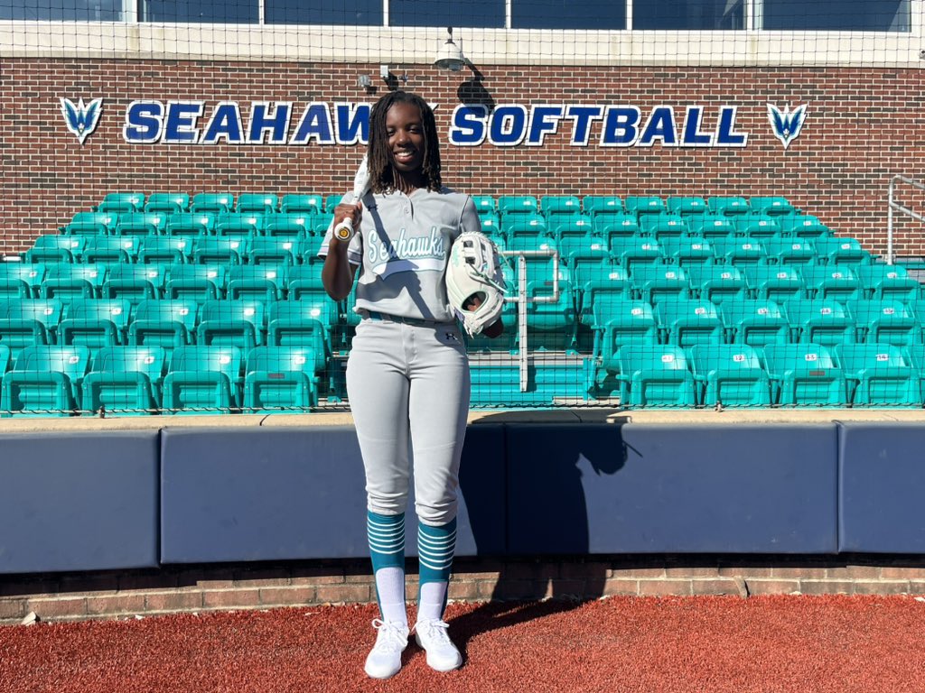 Camille_Hami19's tweet photo. Had a great time @UNCWsoftball .Thank you to @AshleyWadeUNCW @AbbeyLatham @coachjanelhayes for the great visit! https://t.co/5aKaxvLaY5