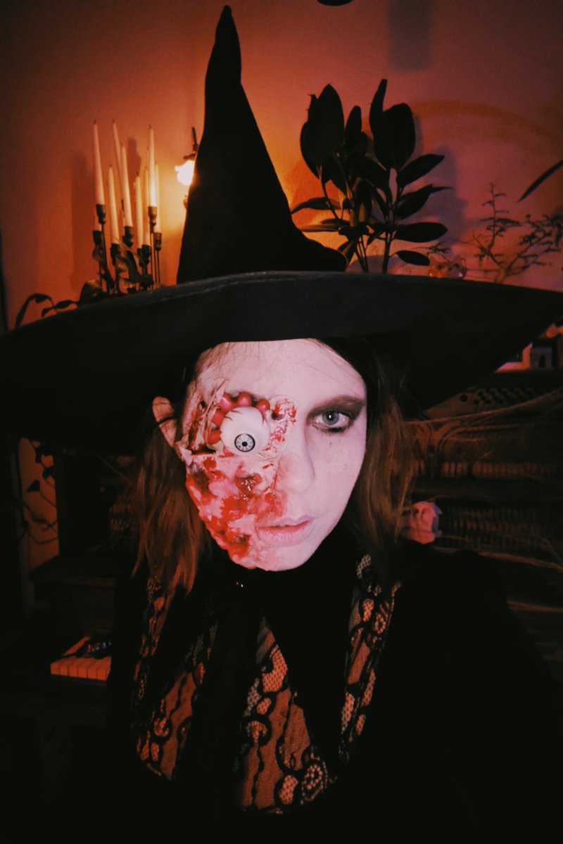 Auttyyy's tweet image. Happy Halloween! Already scared a few little kids 😂