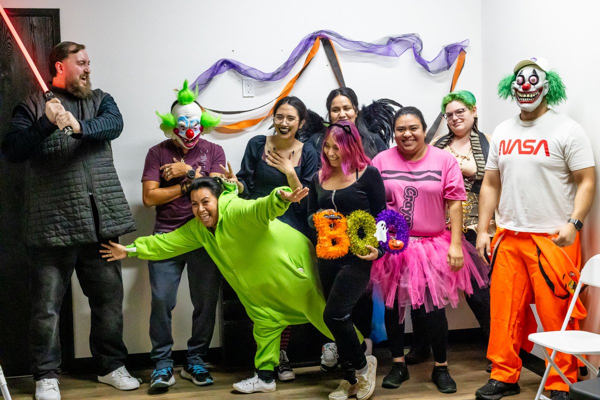 vapecraftinc's tweet photo. Happy Halloween from the Vape Craft fam! https://t.co/JFLsEayviS