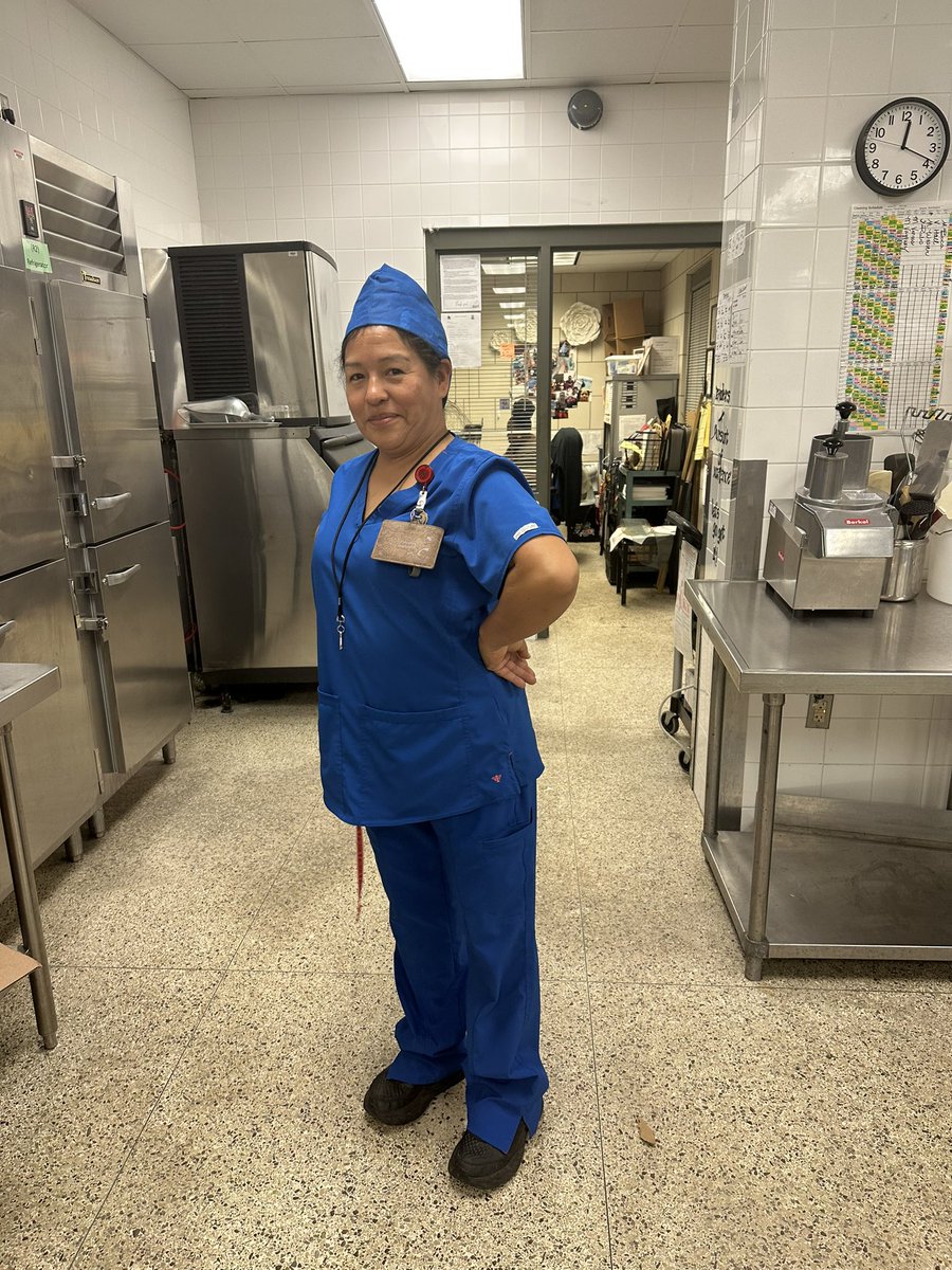 tanyania's tweet photo. Our Dallas ISD Food & Child Nutrition Services team always brings the energy adding to @Skyline_Raiders #Campusculture! We have Boo-tastic service everyday! #MatchOurEnergy @DISDREO @dallasisdsel @dallasschools @Skyline_NAF https://t.co/KcZsQqLlGS