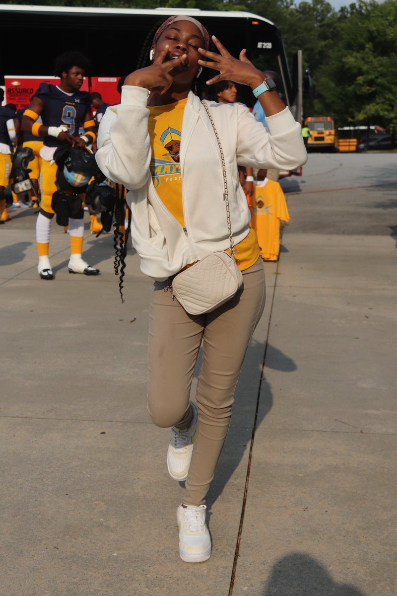 It’s SENIOR WEEK!! I’m a trainer at Benjamin Elijah Mays High School , My name is Bre’Niyah Davis and this is my 1st season and when I graduated high school I want to go to college to majoring in becoming Traveling Register Nurse