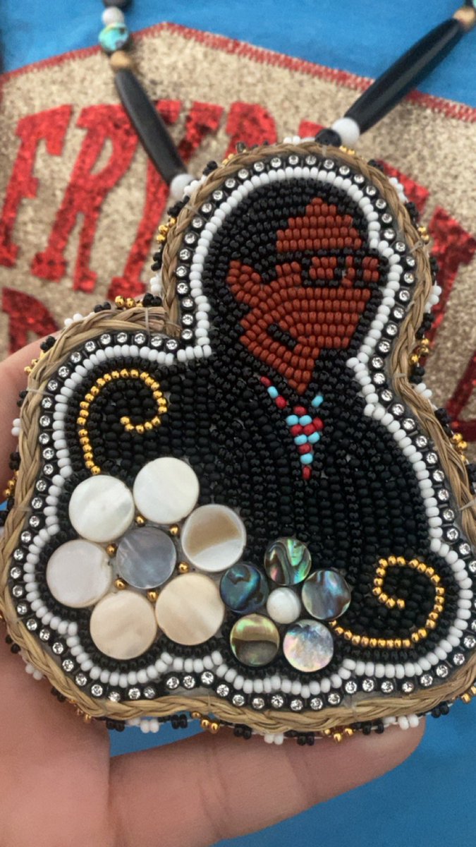 Ms_Elles's tweet image. Hey Victor….#smokesignals #thomas #indigenous #beading #cultural #arts