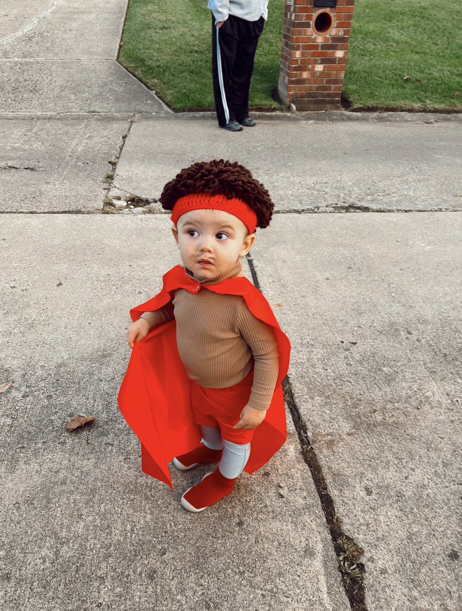 Jbailey_02's tweet photo. “Get that corn outta my face”- @jackblack 🌽🦅🍞 
If you know our family, you know how much we love Nacho Libre. No costume will top this!😂 https://t.co/gmaxC2NOAm
