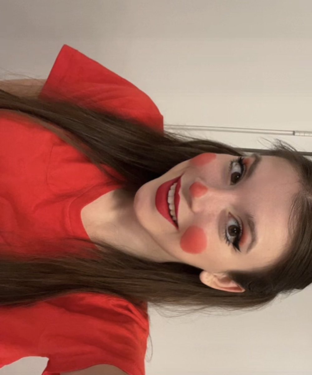 stephybcosplay's tweet photo. dressing up as what i am the rest of the year 🤡 https://t.co/Yc8e6TFfv0