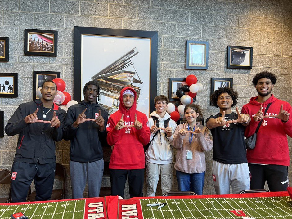 John Randle ll (@randlej5_) on Twitter photo College Week at Olympus Junior! We loved hanging with these kids and talking with them on the importance of education. Can’t wait to come back! <a href="/UtahCrimson/">Utah Crimson Collective</a> College Week at Olympus Junior! We loved hanging with these kids and talking with them on the importance of education. Can’t wait to come back! <a href="/UtahCrimson/">Utah Crimson Collective</a>