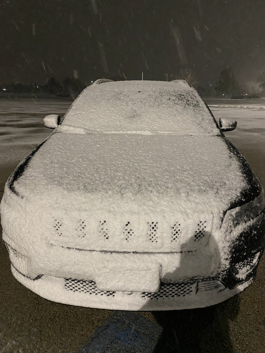 PeteCaragher's tweet image. First  snow #chicagosuburbs #bloomingdaleil