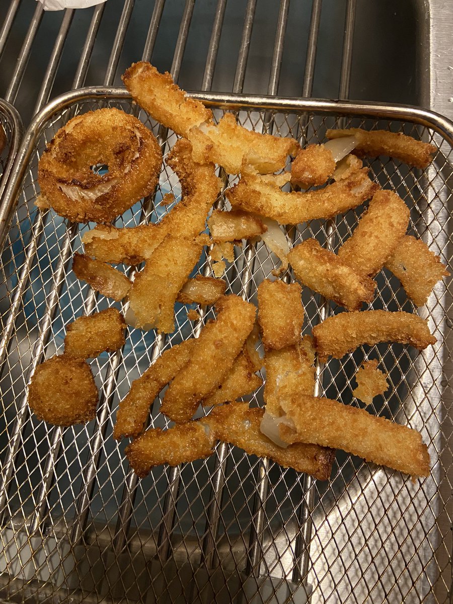 aldersona's tweet photo. @sonicdrivein Just received these from the location at 200 E New Hope in Rogers, AR. Absolutely unacceptable. Literal onion ring pieces. And this is supposed to be a large order also. https://t.co/lWKPgwdaGw