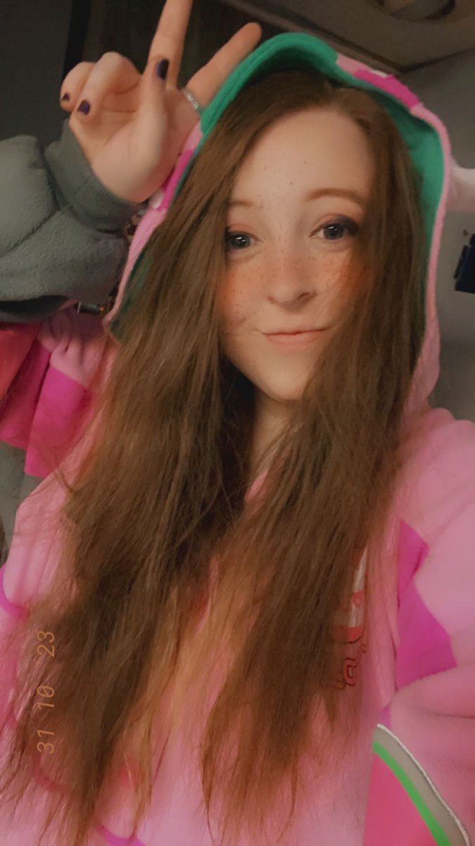 anni3magic's tweet image. happy halloween gamers, pls give me treats 💕🍬🎃