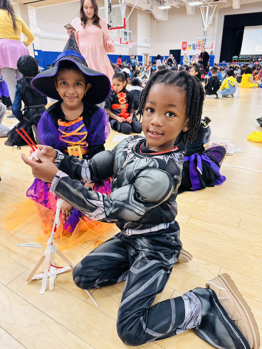DrNarvaezRuiz's tweet image. 🎃👻 Our students had a BOO-tiful time today! From STEM challenges to a spooktacular parade, it was a day filled with fun and thrills! #Halloween #SpookySTEM 🕷🧪👻 @WoodbrookSchool