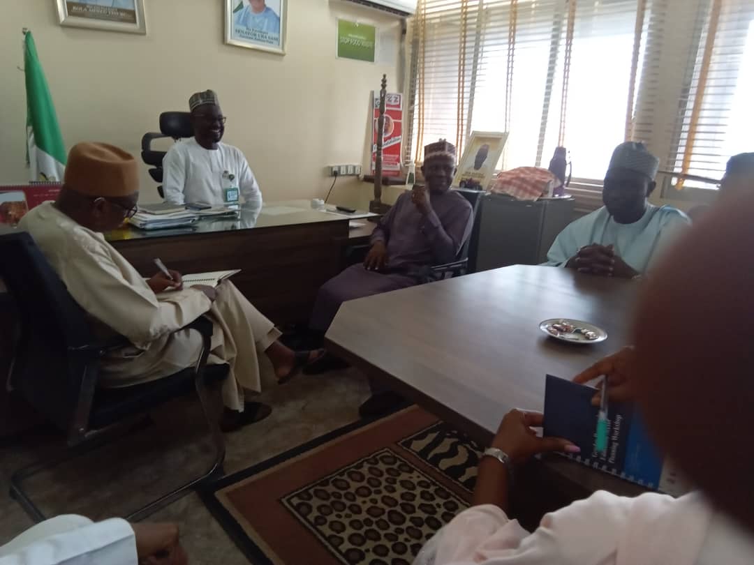 KadunaMOAgric's tweet photo. The Secretary to the State Government, Abdulkadir Meyere made a familiarisation visit to the Ministry. He was received by the Commissioner, @dabomuri, the Perm. Sec., Abubakar Umar, and the mgt team. The Perm. Sec. Cabinet &amp; Political Affairs, Nuhu Buzun was in the SSG entourage. https://t.co/sT07eIt0Sx