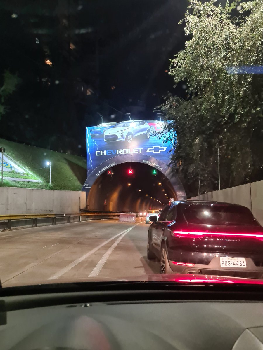 Hasta cuando! Ya es más de 1 año de la absurda decisión de la <a href="/AMT_Quito/">AMTQuito</a> de cerrar el carril del medio del Túnel Guayasamín y generar tráfico sin razón. Hagan algo <a href="/pabelml/">Pabel Muñoz L.</a> <a href="/babadmerchan/">Bernardo Abad 🇪🇨</a> <a href="/teleamazonasec/">Teleamazonas</a> <a href="/ecuavisa/">Ecuavisa</a>