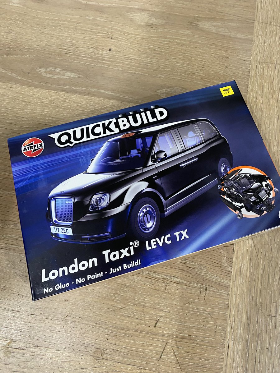 journeymanstev1's tweet image. Right .. let’s have some fun 😂👍🏻 #Hornby #LEVC #Airfix #LondonTaxi #Blacktaxi