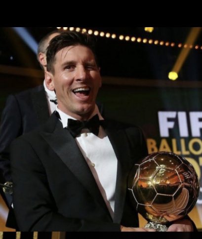 NachoEced's tweet photo. Ya es un escándalo el fraude del balón de oro. Un tio que en todo el año juega 4 partidos buenos, 2 del mundial y 2 de una liga menor con la de EEUU y le dal el balón de oro? Se lo seguiran dando hasta cuando este retirado….
#vergüenza #BalondeOro #FIFA https://t.co/a1iYZlDE33