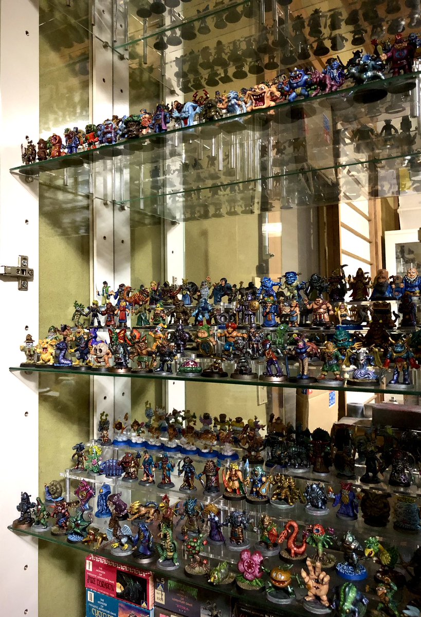 take05374's tweet photo. ロッテ・ネクロスの要塞

ネクロス専用飾り棚

ネクロスのフィギュアをペイントして5年

ネクロスのフィギュアを飾る専用のガラス棚に、遂に全320体、フルペイント状態にて飾り終える事と相成りました。

まさに絶景！

本当にネクロスって良いものですねぇ〜 https://t.co/eLSgjQDeRi