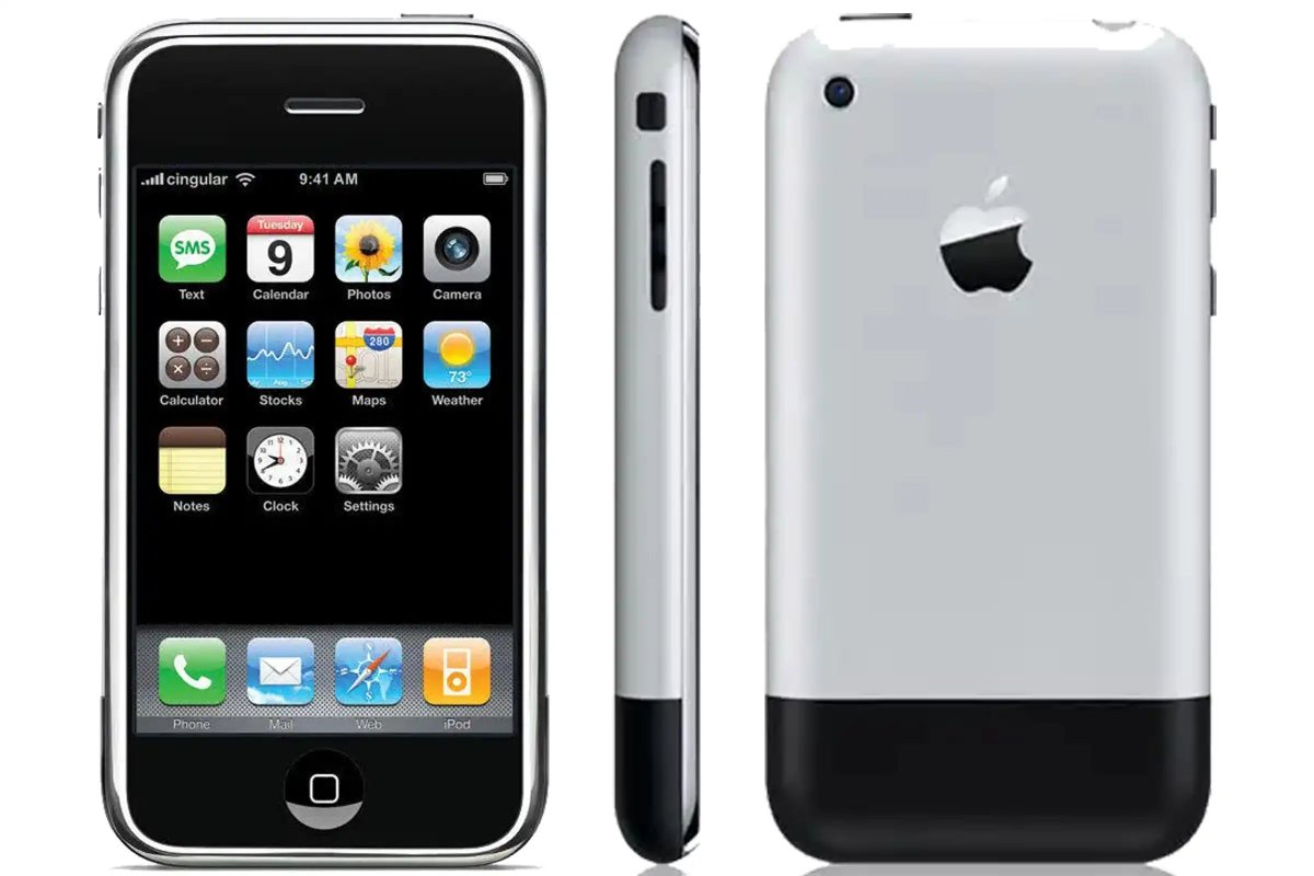 Mr_ShahidAmin's tweet image. 6th Fact: Apple&apos;s first iPhone, introduced in 2007, changed the smartphone industry forever. It combined a phone, an iPod, and an internet communicator in one device. 📱🎵 #iPhoneRevolution #TechGameChanger #Viral #Trending #Halloween #Sweat #Bears #ANightmareDressedLike #Harden
