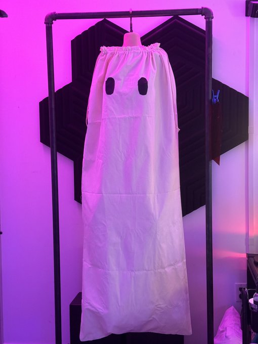 dressed my sex doll up for Halloween https://t.co/Tv1F0i1wJe