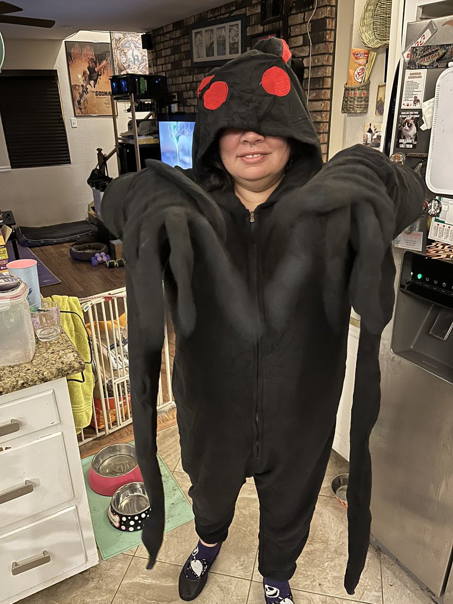 pixie_styx's tweet image. #masterpancakehalloween 
MOTHMAN!
