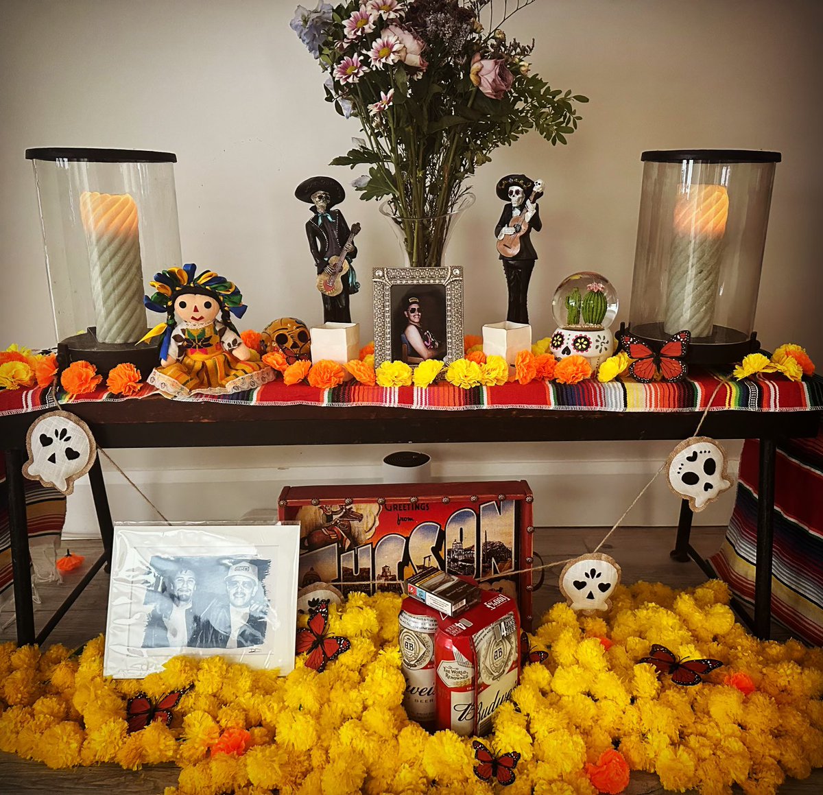 romero's tweet photo. Ofrenda del día de muertos para mi padre Alfonso y mi abuela Suki. https://t.co/TNgfAl5iXV
