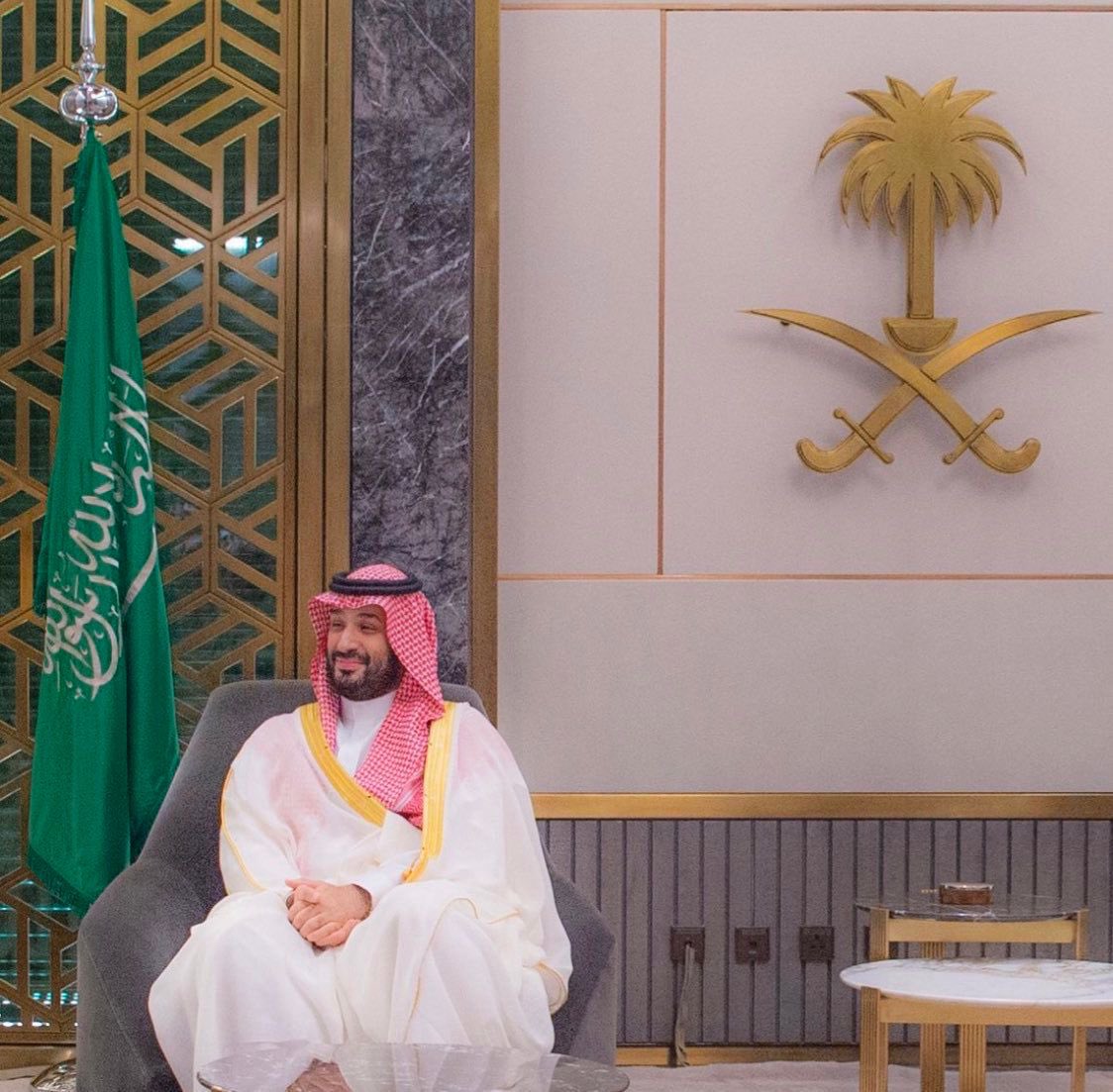 بدون منافس وبملف واحد فقط تفوز #السعودية34 باستضافة كأس العالم كل ذلك بفضل الله ثم بفضل قائدنا وملهمنا سيدي ولي العهد محمد بن سلمان 
للأمام يا أغلى وطن 🇸🇦🇸🇦