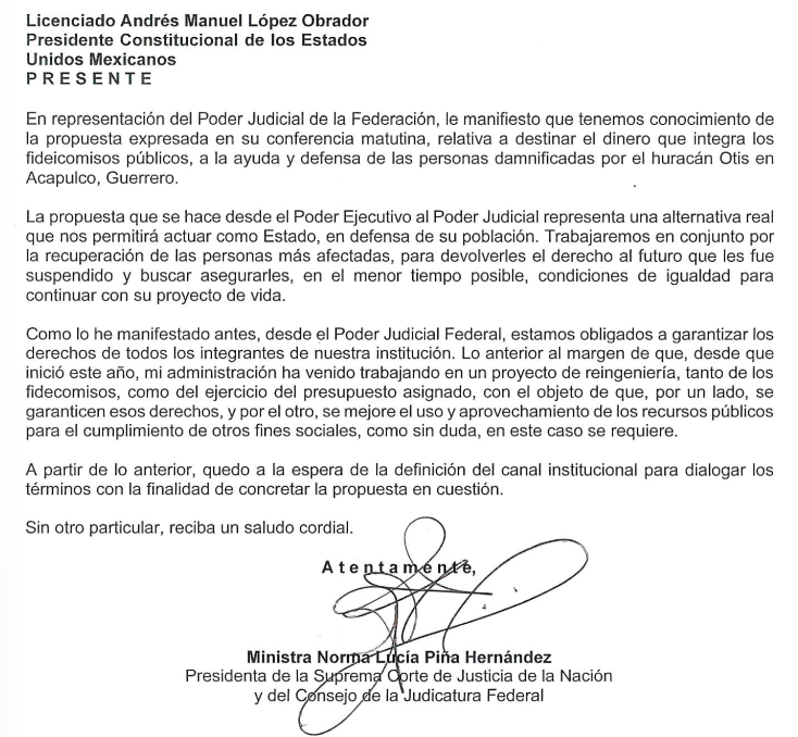 Juan_OrtizMX's tweet photo. Norma Piña ya le respondió al Presidente sobre su idea de destinar los fideicomisos judiciales para Guerrero. 

Le propone que defina un canal institucional de diálogo para concretar una propuesta a favor de las víctimas de Otis.

Afirma que el Poder Judicial está en disposición de trabajar en conjunto. 

Y también le comparte que el Poder Judicial busca mejorar el uso de los recursos públicos, por lo que podrían usarse en fines sociales como ayudar a los damnificados.