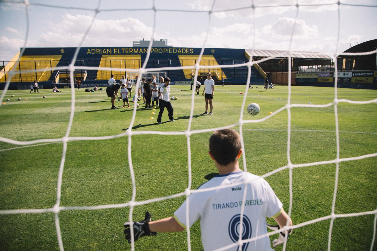 Junto a <a href="/tirandoparedesf/">Tirando Paredes</a> y <a href="/LaureusArg/">Laureus Argentina</a> compartimos una jornada en el León Kolbowski.

Además estuvieron presentes miembros de <a href="/LaureusSport/">Laureus</a>, que viajaron desde Londres para documentar el trabajo de inclusión a través del deporte que realizamos en el Bohemio.