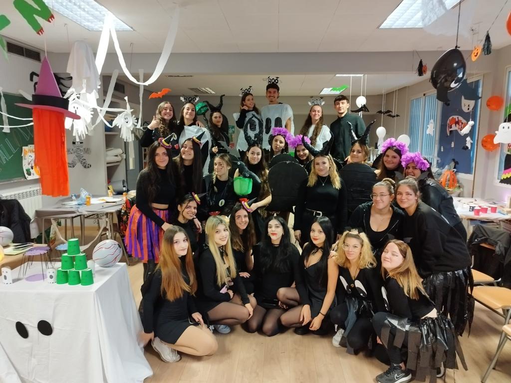 LaSalleInstituc's tweet photo. En 1° de Grado Superior de Educación Infantil hemos tenido una semana terrorífica!! Acabamos el Desafío 3 "Halloween" de #NCALaSalle Recibimos la visita de 3° de Primaria. Hemos trabajado fenomenal y la experiencia ha sido horripilante 👻👻👻👻#ILSA_FP #SomosLaSalle  #Gracias https://t.co/kDd0TYHnjQ