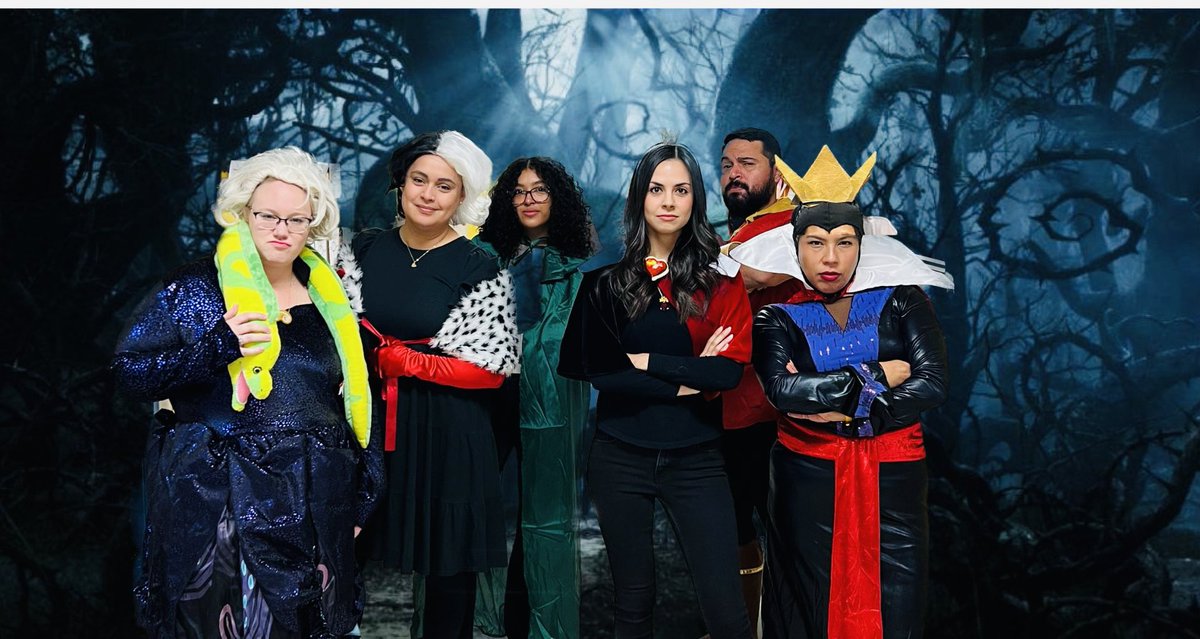 Mirror, mirror on the wall, who’s the fairest of them all? The BEES fourth grade team, that’s who. @MsVarelasClass @JeaniAustin @M_ArevaloVargas @ONoeRodriguez @Aguirre0813, I couldn’t ask for a better #VillainSquad!🪞🍎🧜🏽‍♀️♠️🐾🍳🎃@NISDEllison