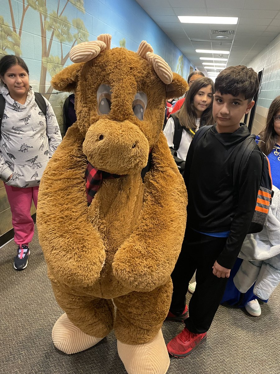 Book Character Day Parade <a href="/HumbleISD_LSE/">Lakeshore Elementary</a> ! Happy Halloween, everyone! Be safe! #WeAreLakeshore