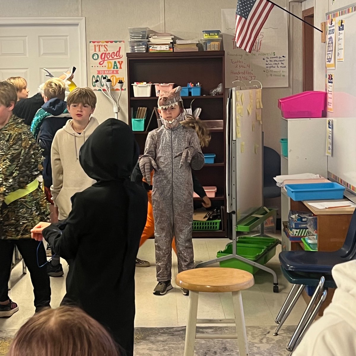 MsFearrington's tweet photo. Character Day is always so much fun!!! Happy Halloween 🎃 https://t.co/StoWfo6XsU