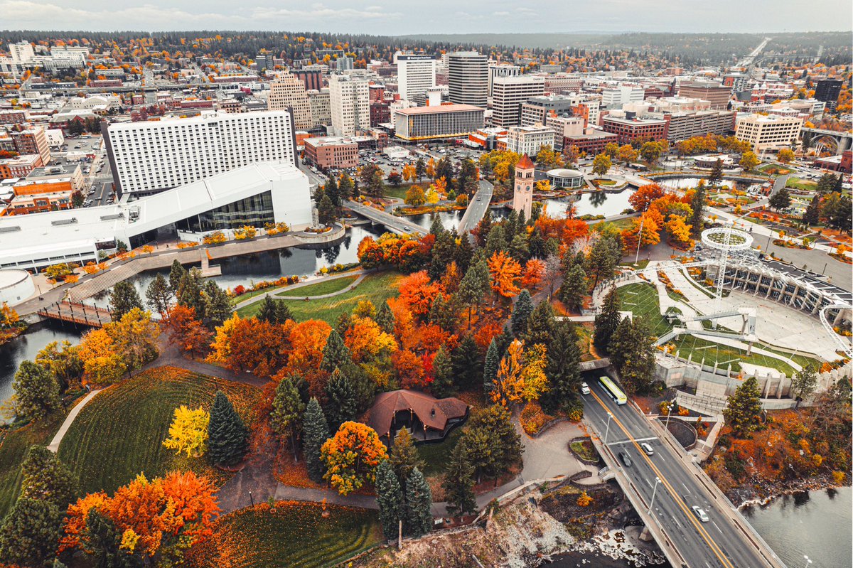 Fall colors in the Lilac City. 🍁🍃🍂 #spokane #spokanewashington #spokanewa #spokanedoesntsuck #fallcolors #fallvibes