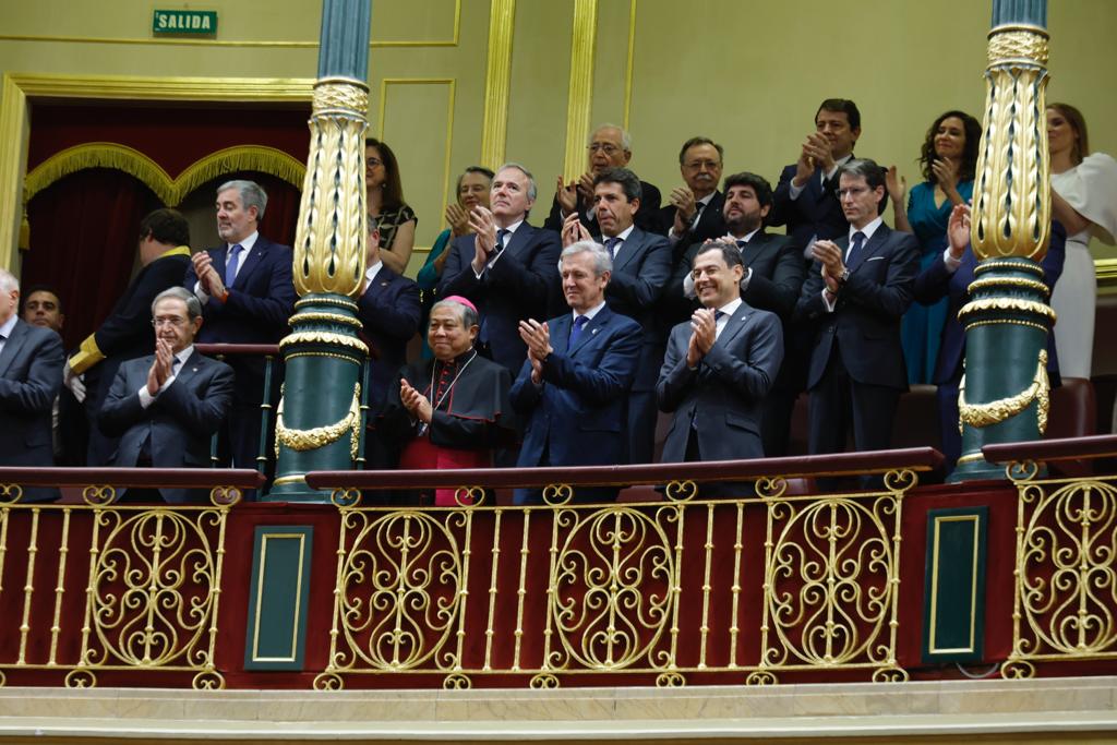 He tenido el honor de saludar a SAR la Princesa de Asturias y a SSMM durante la recepción ofrecida con motivo del Juramento a la Constitución de Doña Leonor. Un día muy importante para nuestro país y para nuestro futuro.