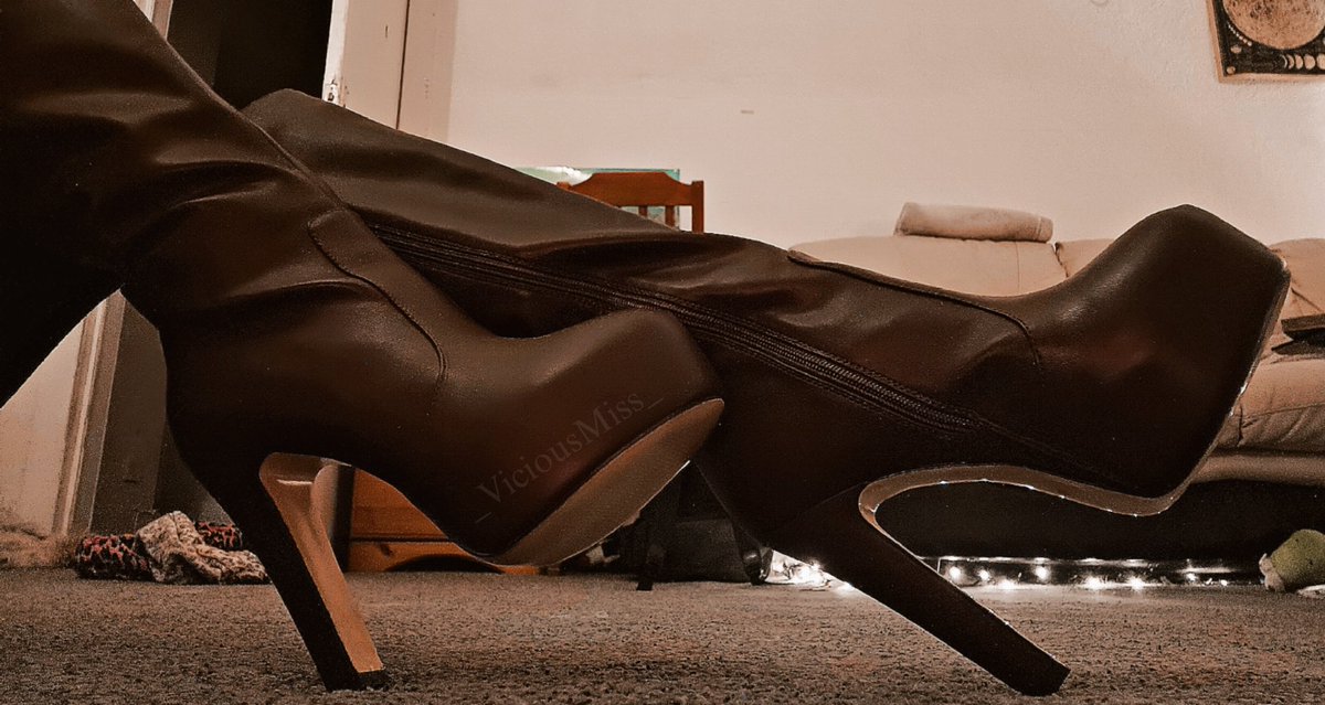 _ViciousMiss_'s tweet photo. The kind of chocolate you and lick and lick, and you'll be the only thing melting✨

Gunna choke my bf with these tonight 🖤

•Findom FindomUK FinFet FootCuck FootFetish Humiliation Heels LeatherBoots Paypig Kink Goddess FemDom CBT Dominatrix RealCouple• https://t.co/cS2Bs7fVYt