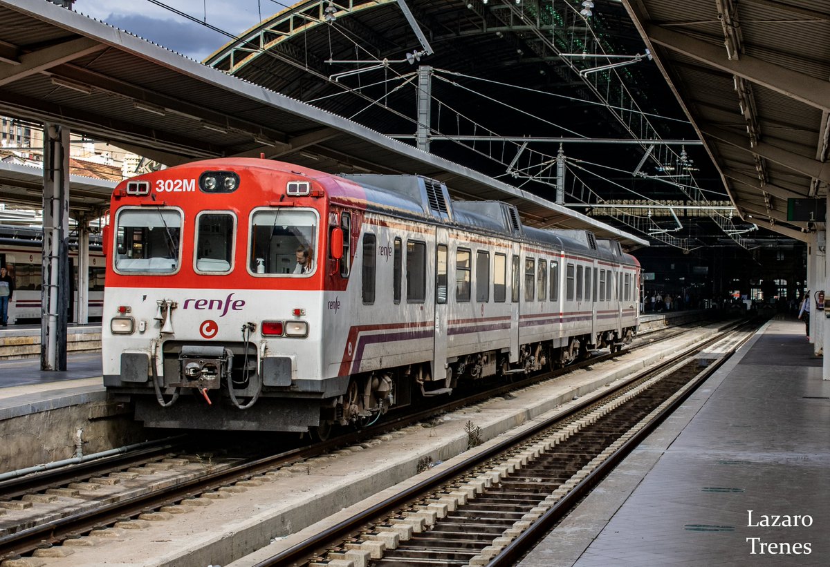 RENFE 592 saliendo de Valencia Nord 

#RenfeEspaña #TrenesRenfe #RenfeAdventures #TrenesYDestinos #RenfeTravel #RenfeTrainSpotting  #spanishrailways #trainstagram #Railways