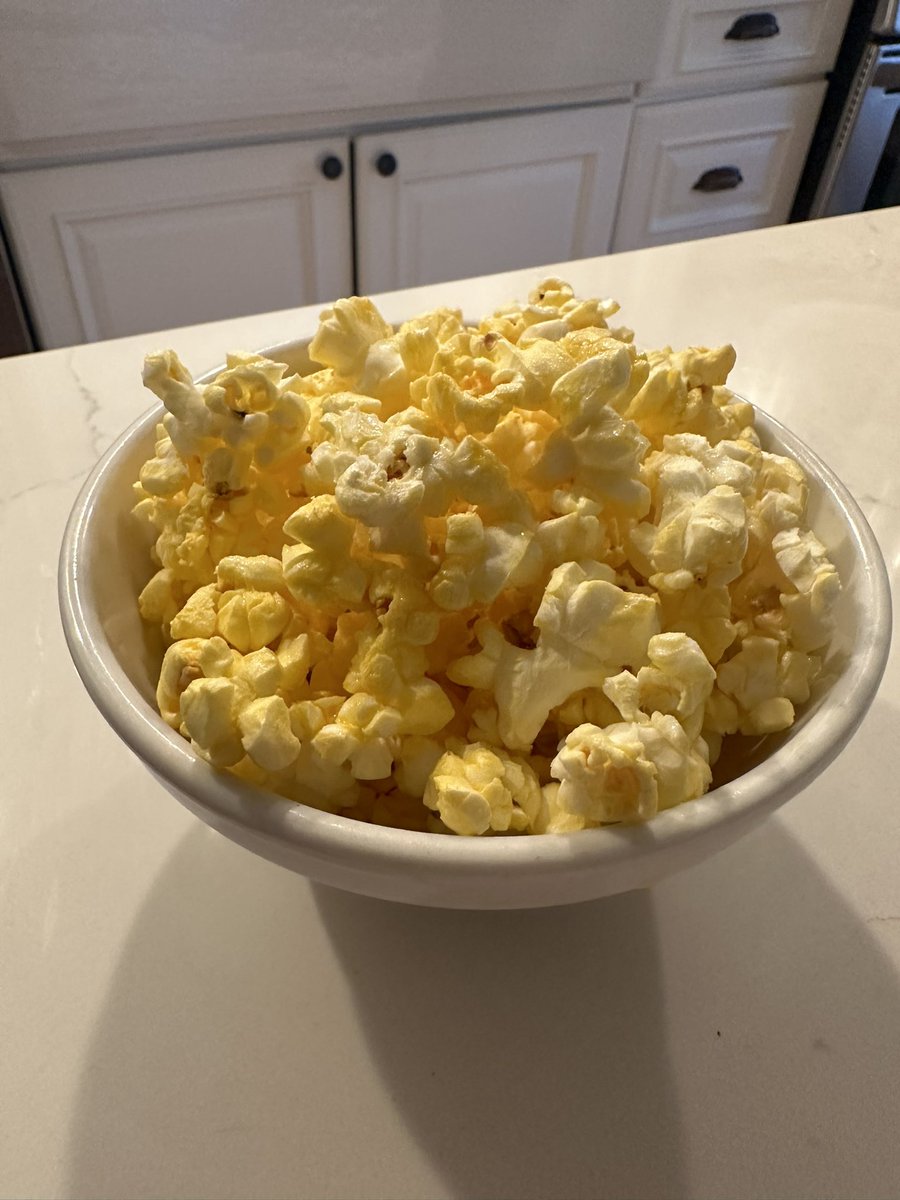 MovieStonks's tweet image. Having my after work snack! @AMCTheatres popcorn! Tastes like I’m at the movies! 🍿 🎥 #amc #extrabutter