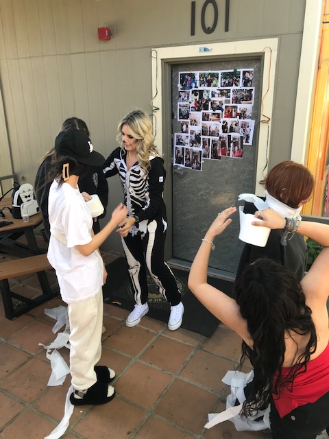 OVHSPrincipal1's tweet photo. Happy Halloween from Oak View!!! A little mummy wrapping contest during the Halloween party and a winner for the pumpkin painting contest! https://t.co/Um6ew0FeIT
