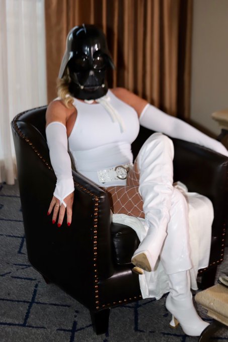 May I interest you in a one way ticket to the Dark Side? https://t.co/grSWuYlBez<a href="/tag/creampie"class="tags"><span>#creampie</span></a>